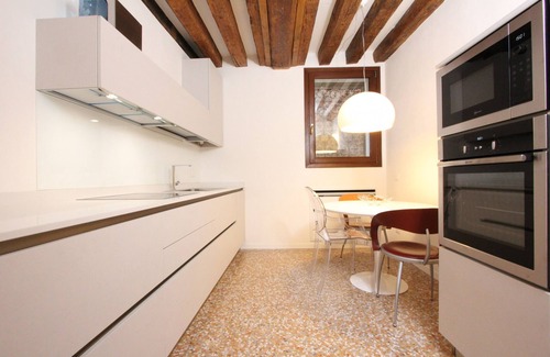 San Polo Apartamento | San Polo Canal View, 500m from Rialto´s Bridge