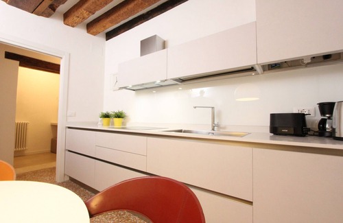 San Polo Apartamento | San Polo Canal View, 500m from Rialto´s Bridge