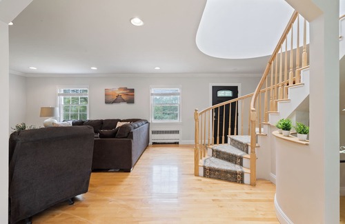 Monroe Casa | Sanctuary Amidst Natures Majesty