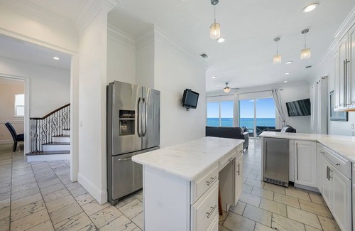 Delos Casa | Hermosa Casa Frente al Golfo en Miramar Beach con Deslumbrantes Vistas, Piscina y Gimnasio en Casa