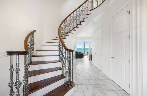 Delos Casa | Hermosa Casa Frente al Golfo en Miramar Beach con Deslumbrantes Vistas, Piscina y Gimnasio en Casa