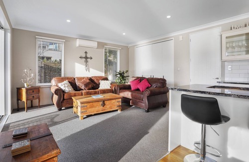 Diamond Harbour Casa | Sanctuary At The Bay - Diamond Harbour Retreat