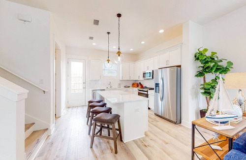 Silver Sands Casa | Sand and Sunshine | House in Panama City Beach near the beach with balcony