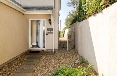 Rhosneigr Casa | Sand Dollar: Luxury family-friendly holiday home in Rhosneigr