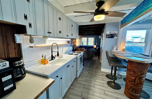 Colington Cabaña | Sand Life - Pelican's Northern Nest -Pet Friendly!