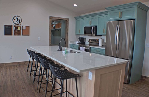 New Lisbon Casa | Sand Trap Shores at Sunset Lake – Sleeps 20