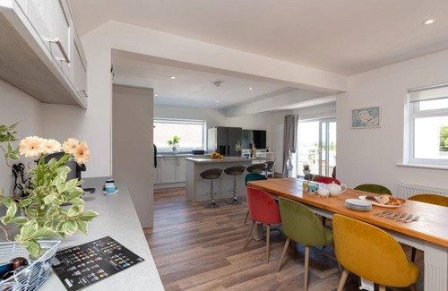 Benllech Casa | Sandaig - Pet-Friendly Holiday Home Near Benllech Beach