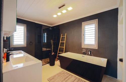 Jacobs Bay Casa | Sandals & Seashells