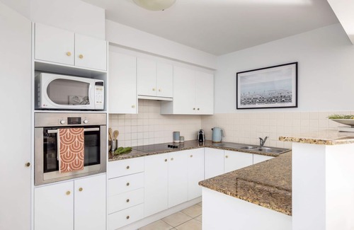 Fingal Bay Casa | Sandcastles at the Beach - Linen Supplied & Beds Ready on Arrival
