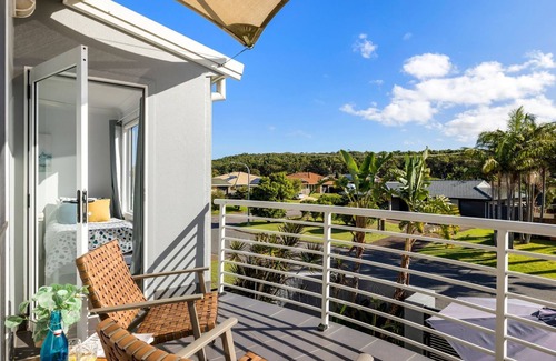 Fingal Bay Casa | Sandcastles at the Beach - Linen Supplied & Beds Ready on Arrival