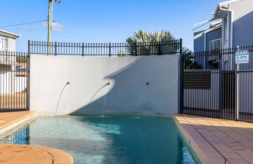 Fingal Bay Casa | Sandcastles at the Beach - Linen Supplied & Beds Ready on Arrival