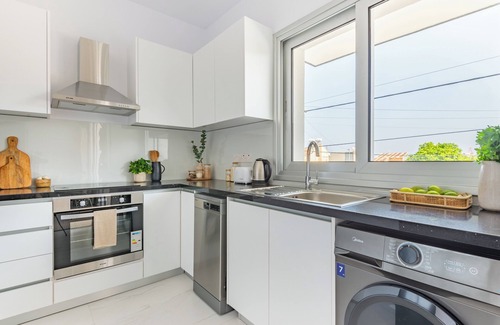 Limassol Apartamento | Sanders Cruise - Apartamento moderno de 2 habitaciones con balcón