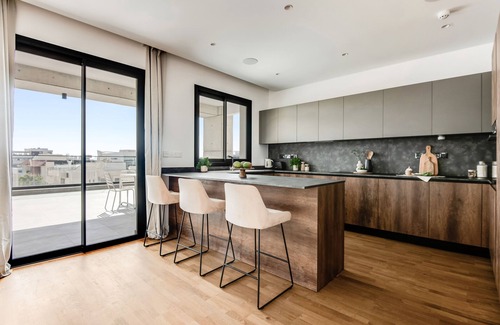Limassol Apartamento | Sanders Crystal 1 - Large 4-bdr Penthouse With Shared Pool