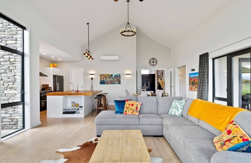 Te Horo Casa | Sandhill Beach House - Te Horo Holiday Home