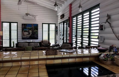Florida Casa | Sandia Beach House: a pie de playa, piscina, aire acondicionado, las obras!