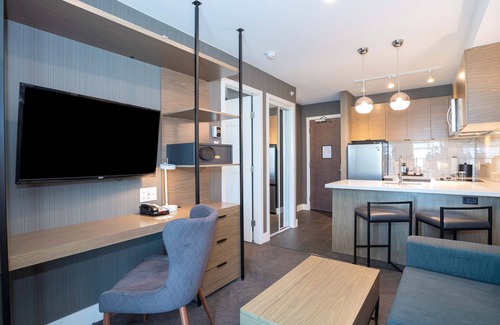 Calgary Hotel | Sandman Signature Calgary Airport Hotel