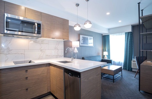 Calgary Hotel | Sandman Signature Calgary Airport Hotel