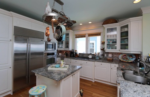 Wrightsville Beach Casa | Sandpiper Cottage - Oceanfront home with gourmet kitchen, Jacuzzi and more