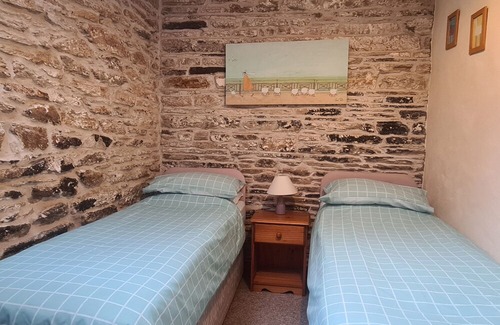Whitland Cabaña | Sandpiper Cottage, LLANBOIDY