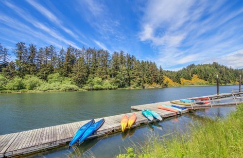Pacific City Casa | Sandpiper Cottage - Meredith Lodging