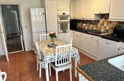 Mablethorpe and Sutton Casa | Sandpiper Cottage, Trusthorpe, a 5* holiday home next to dog-friendly beaches
