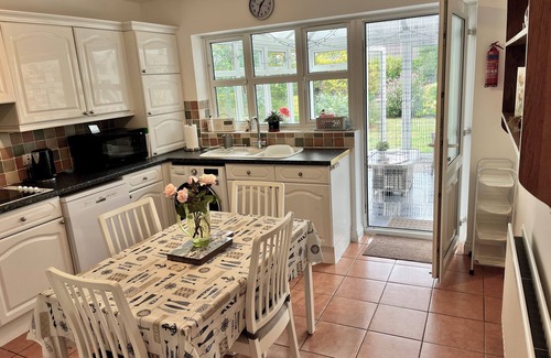 Mablethorpe and Sutton Casa | Sandpiper Cottage, Trusthorpe, a 5* holiday home next to dog-friendly beaches