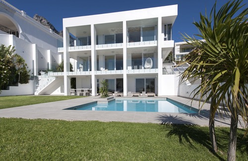 Camps Bay Villa | Sandpiper House: impresionantes vistas al mar, piscina climatizada y gran jardín