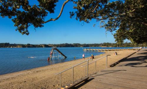 Waiuku Otro | Sandspit Beach Motor Camp