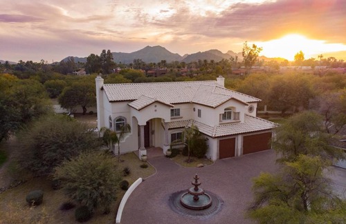 Paradise Valley Village Casa | Sandstone by AvantStay Spacious Desert Oasis w Pool BBall Crt Movie Room