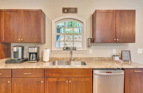 Trenton Casa | Sandstone Retreat - Pet friendly - Mountain View
