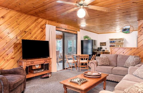 Harrison Cabaña | Sandy Beach Lakefront 5BR/2BA Sleeps 15!