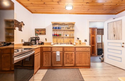 Harrison Cabaña | Sandy Beach Lakefront 5BR/2BA Sleeps 15!