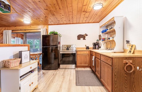Harrison Cabaña | Sandy Beach Lakefront 5BR/2BA Sleeps 15!