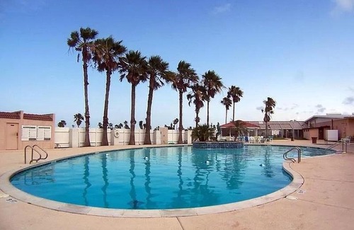 Port Isabel Casa | "Sandy Besos" Cozy Beachy Cottage, Sun, Surf & Sand! cottage