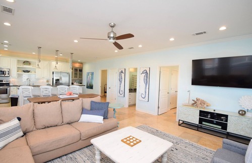 Crystal Beach Cabina | Sandy Bottoms~4 bedroom 2 bathroom~ steps away from the beach with great views!