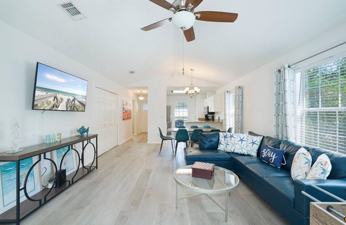 Gulfview Heights Casa | Sandy Daze - Vacation Rental on 30A Close to the Beach with Hot Tub