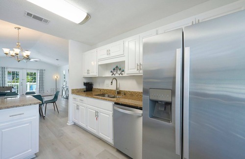 Gulfview Heights Casa | Sandy Daze - Vacation Rental on 30A Close to the Beach with Hot Tub