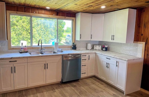 Bayfield Cabaña | Sandy Edge Retreat-Awesome Beach! - Private Lake Access