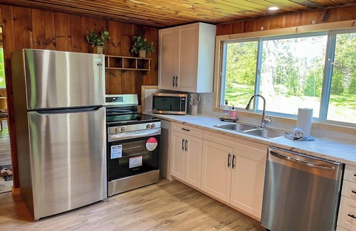Bayfield Cabaña | Sandy Edge Retreat-Awesome Beach! - Private Lake Access