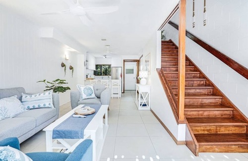 Port Douglas Casa | Sandy Feet- Luxury Coastal Escape, Stylish Hideaway in the Heart of Port Douglas at Four Mile Beach