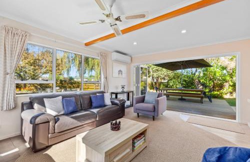Papamoa Beach Casa | Sandy Feet - Papamoa Beach Holiday Home