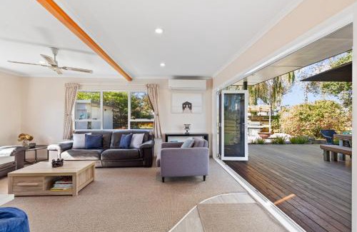 Papamoa Beach Casa | Sandy Feet - Papamoa Beach Holiday Home