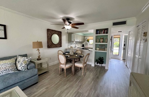 Bradenton Beach Condominio | Sandy Feet Retreat Unit 108 at Runaway Bay. 1 min walk to beach.