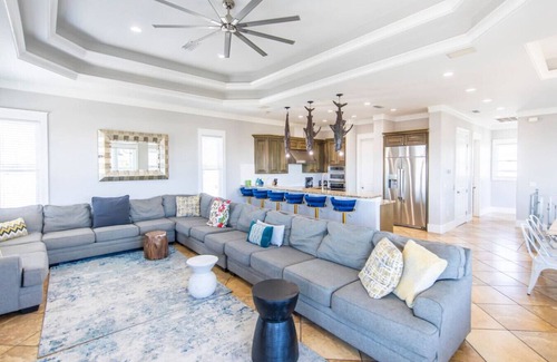 Crystal Beach Apartamento | Sandy Heels | Lux Home w/Pool