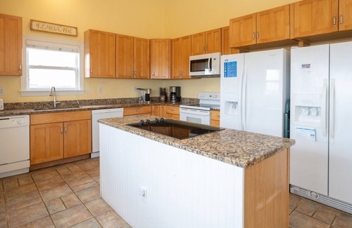 Carova Beach Casa | SANDY PAWS: FREE POOL HEAT for open fall weeks! OCEANFRONT- Elevator-4x4
