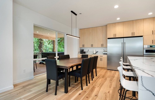 Mount Hood Village Casa | Sandy River Group Getaway 4