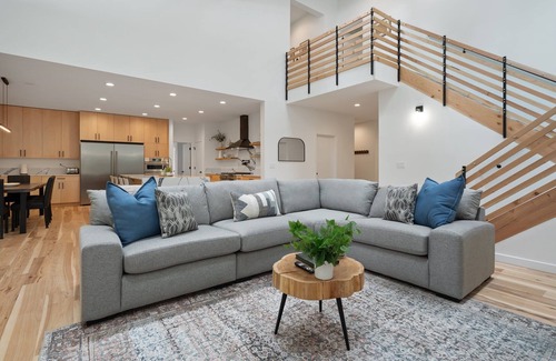 Mount Hood Village Casa | Sandy River Group Getaway 3
