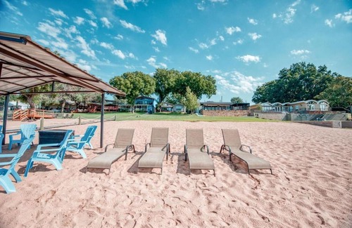 Kingsland Casa | Sandy Shores Vacation Home