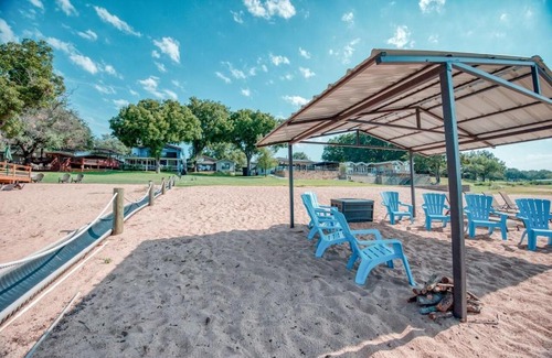 Kingsland Casa | Sandy Shores Vacation Home