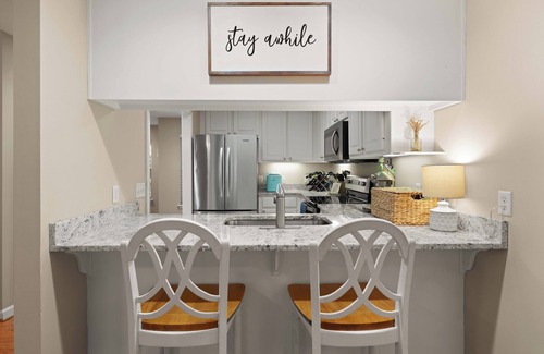 Demere Park Condominio | Sandy Tails - 5 bedrooms/2 min to beach!